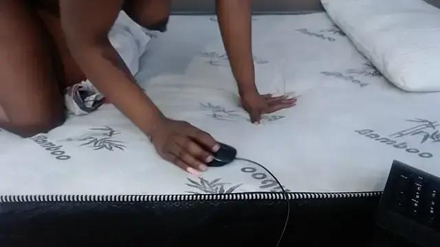 TALLHORNYBEAR from StripChat is Freechat