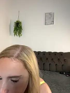 thats_lou from StripChat is Freechat