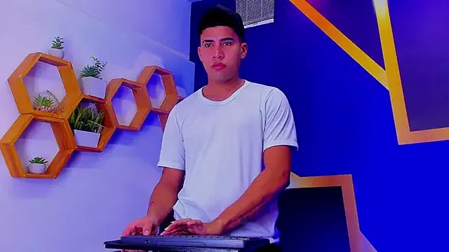 Freechat The_Boy_King on StripChat