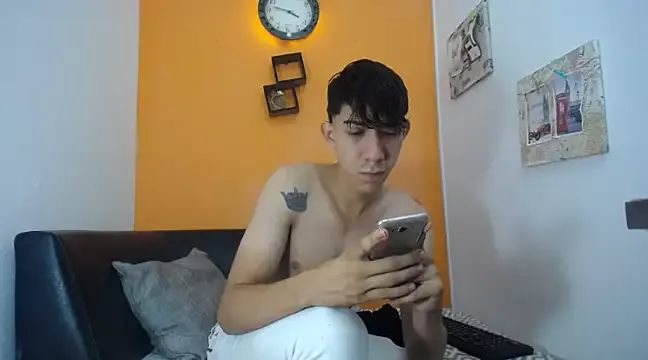 the_skinnyhotxxx from StripChat is Freechat