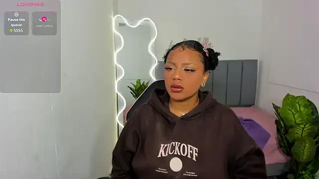 THIANA_TAY from StripChat is Freechat
