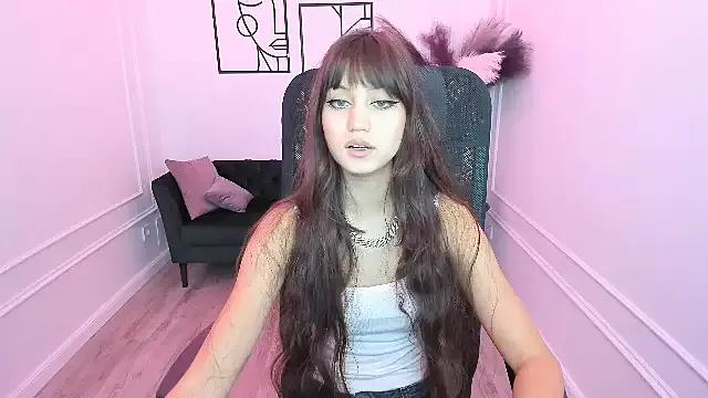 TiffanyYounge from StripChat is Freechat