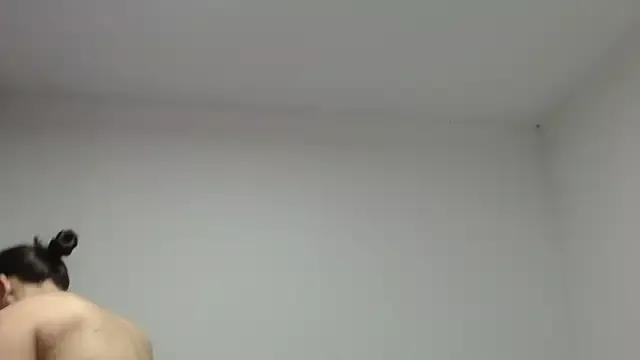 Tiiana from StripChat is Freechat