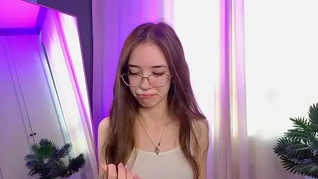 tinyanie from StripChat is Freechat