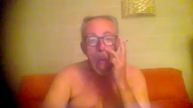 Freechat tuggy59 on StripChat