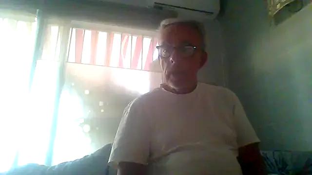 Freechat tuggy59 on StripChat