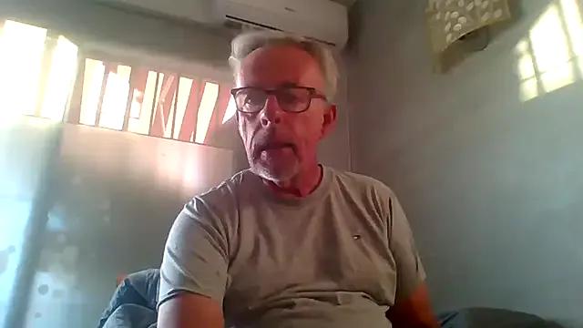 Freechat tuggy59 on StripChat