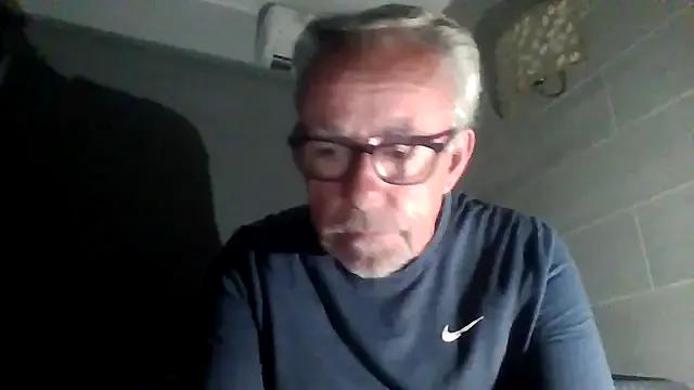 Freechat tuggy59 on StripChat