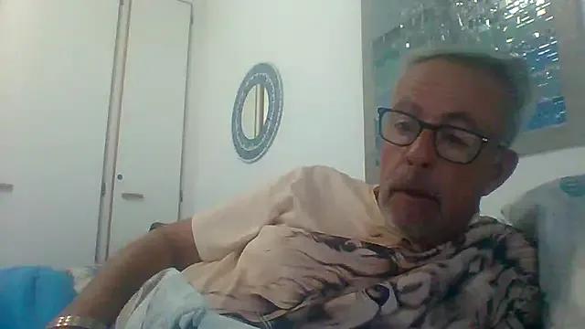 Freechat tuggy59 on StripChat