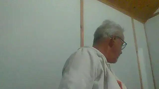 Freechat tuggy59 on StripChat