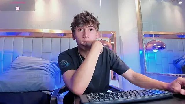 Twinkie_Hung from StripChat is Freechat