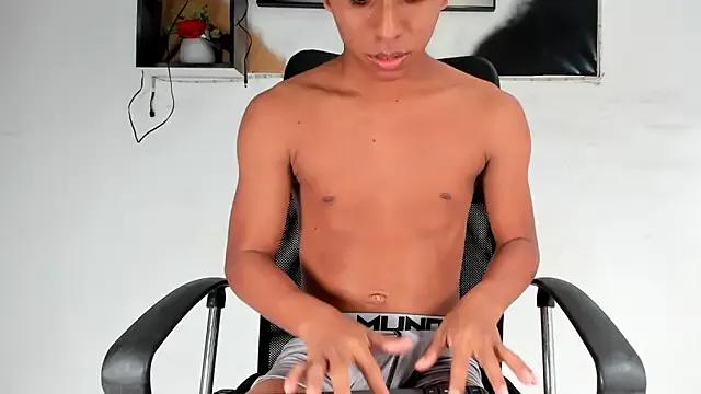 tyler_twink_boy from StripChat is Freechat