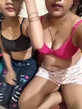 Unique_MomandDaughterrs from StripChat is Freechat