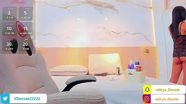 valirya_devote from StripChat is Freechat