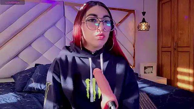 venusevanss from StripChat is Freechat