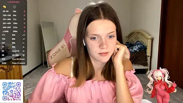 VibeQueenLucy from StripChat is Freechat