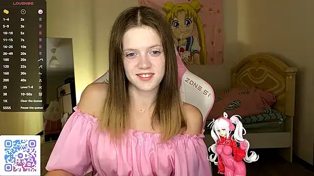VibeQueenLucy from StripChat is Freechat