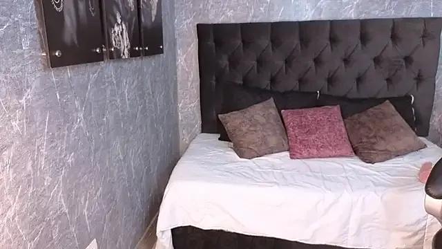 victoria__rosse1 from StripChat is Freechat