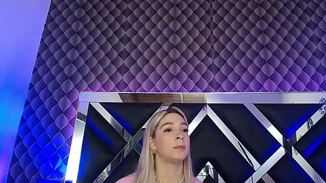 victoriaa_lee_ from StripChat is Freechat