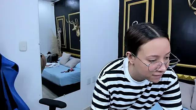 violet_loraine22 from StripChat is Freechat