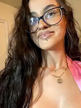 VivianaNoire from StripChat is Freechat