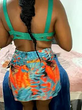wellbuiltDiosa from StripChat