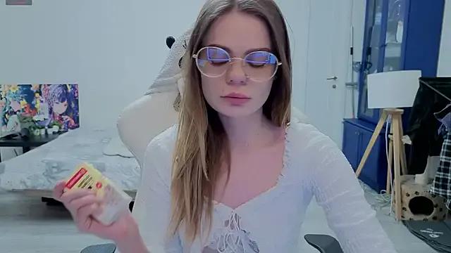 xAlisontiny from StripChat is Freechat