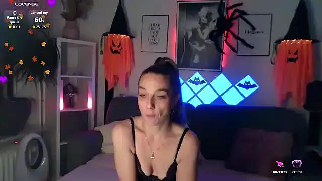 XBellaXundXUweX from StripChat is Freechat