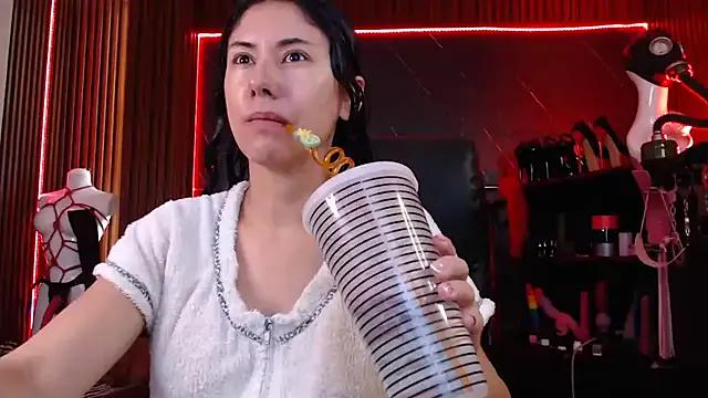 XiaQueen from StripChat