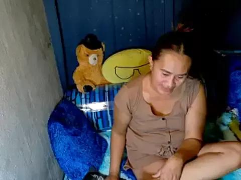 xxloveheart from StripChat is Freechat