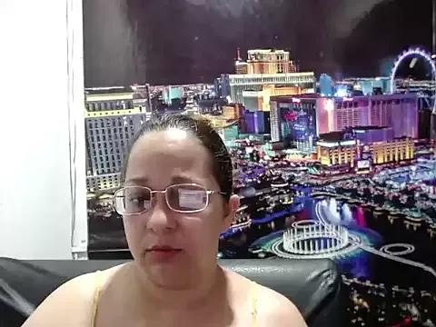 xxx_luluu from StripChat