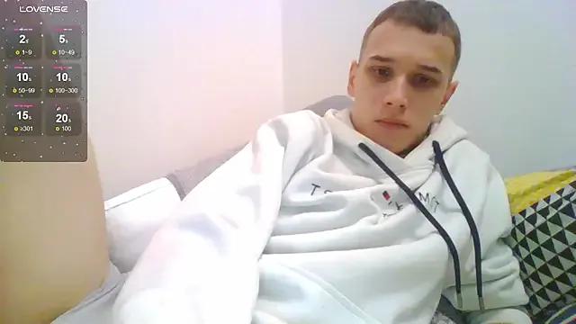 your___honeyy from StripChat is Freechat