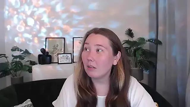 Your_Linda from StripChat is Freechat