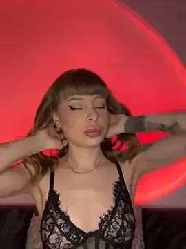 YourBabyBee from StripChat is Freechat