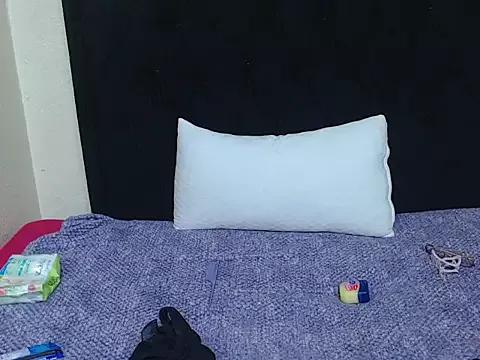 YOURDADDYLOVESME23X from StripChat is Freechat