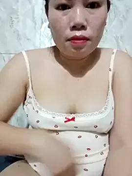 yourtrinh from StripChat is Freechat