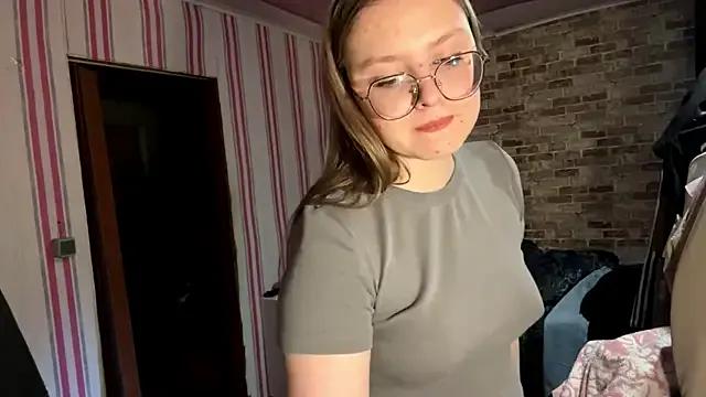 YungLilly from StripChat is Freechat