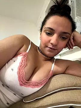 yuorpussiy from StripChat is Freechat