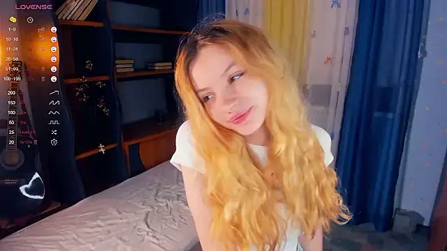 ZanaLayes from StripChat is Freechat