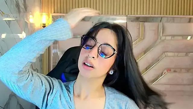 Zoe_r_ from StripChat