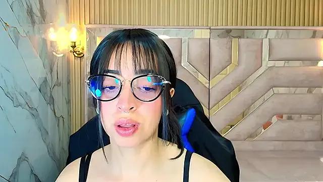 Zoe_r_ from StripChat