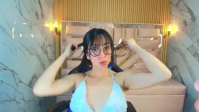 Zoe_r_ from StripChat