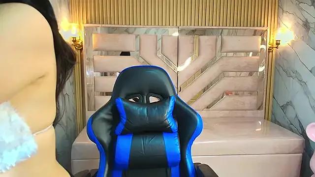 Zoe_r_ from StripChat